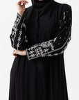 Noir Et Blanc Chic Abaya