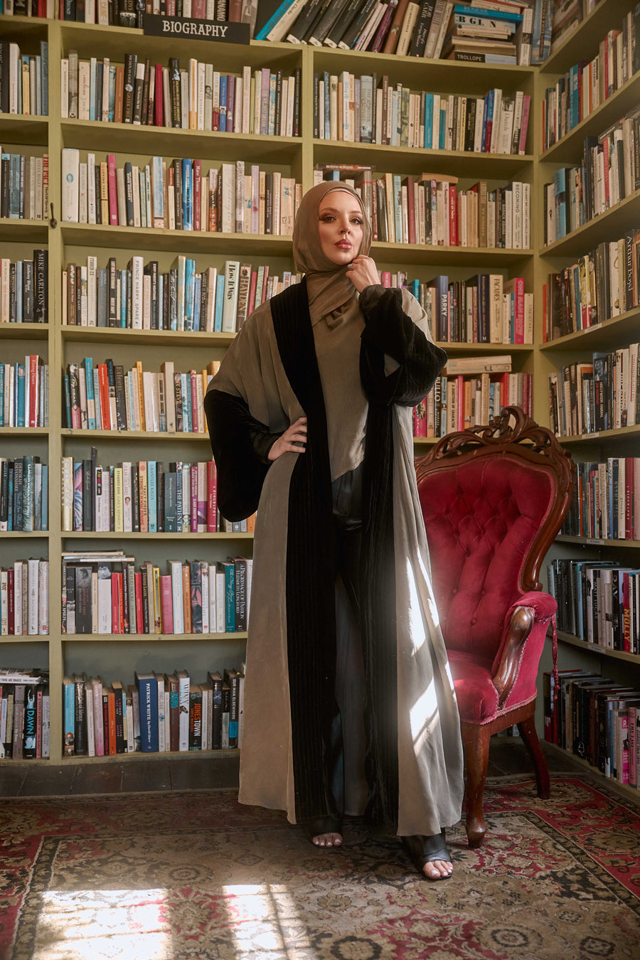 Noir Velvet Abaya