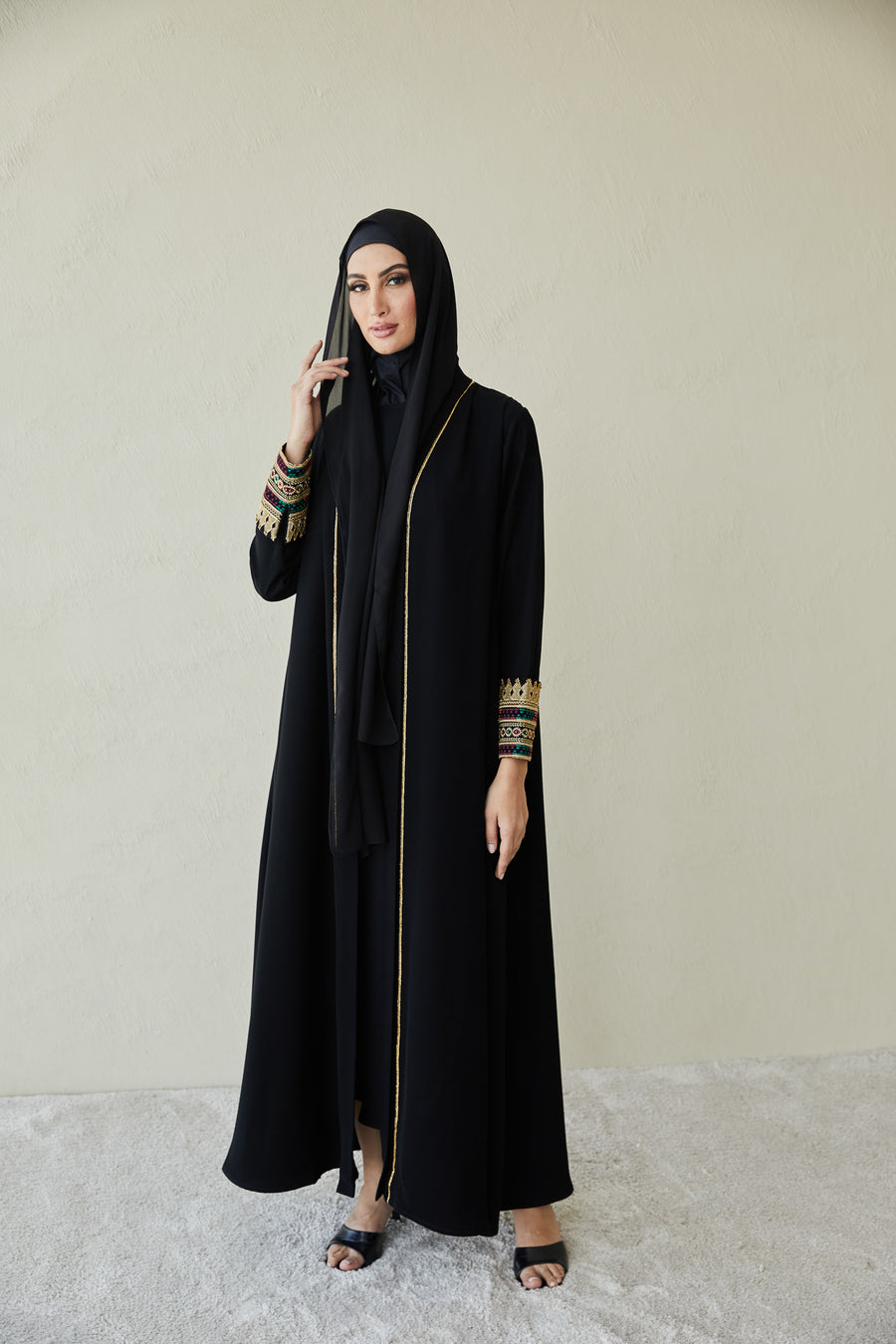 Deluna Abaya