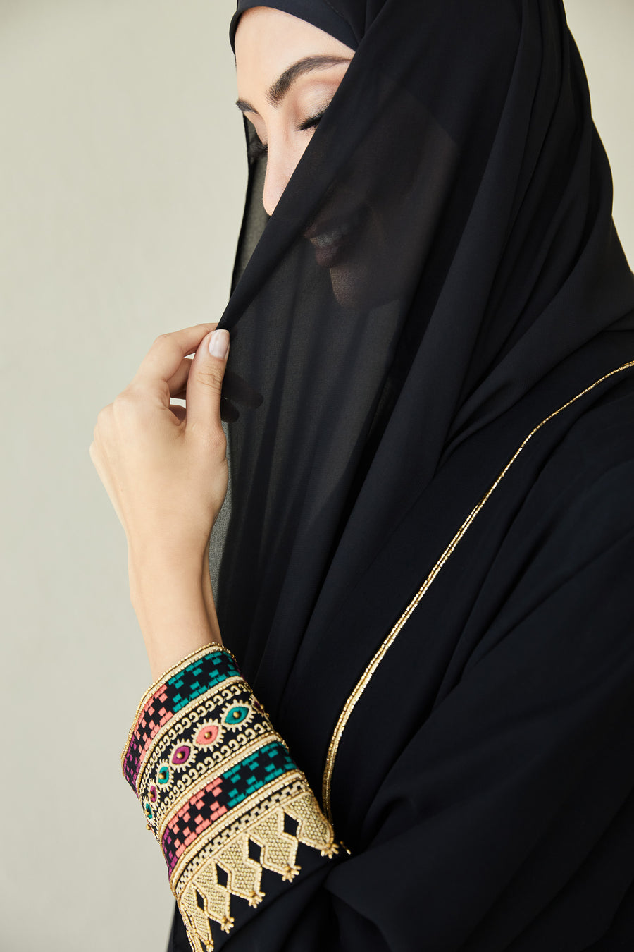 Deluna Abaya